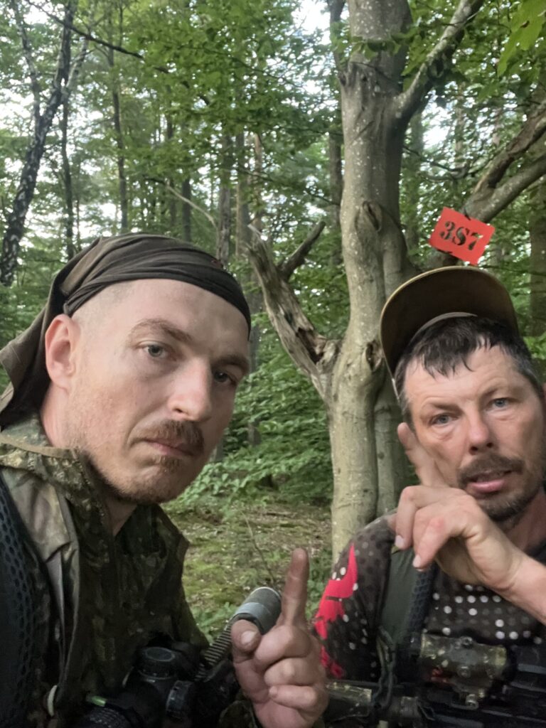 Na punkcie nawigacyjnym, bardzo zmęczeni